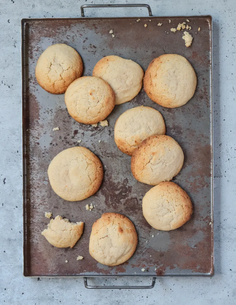 Galletas proteicas de mantequilla de maní doradas