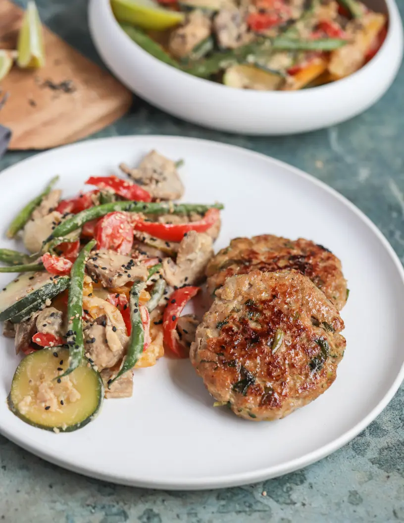 Hamburguesas de pavo estilo tailandés con hierbas